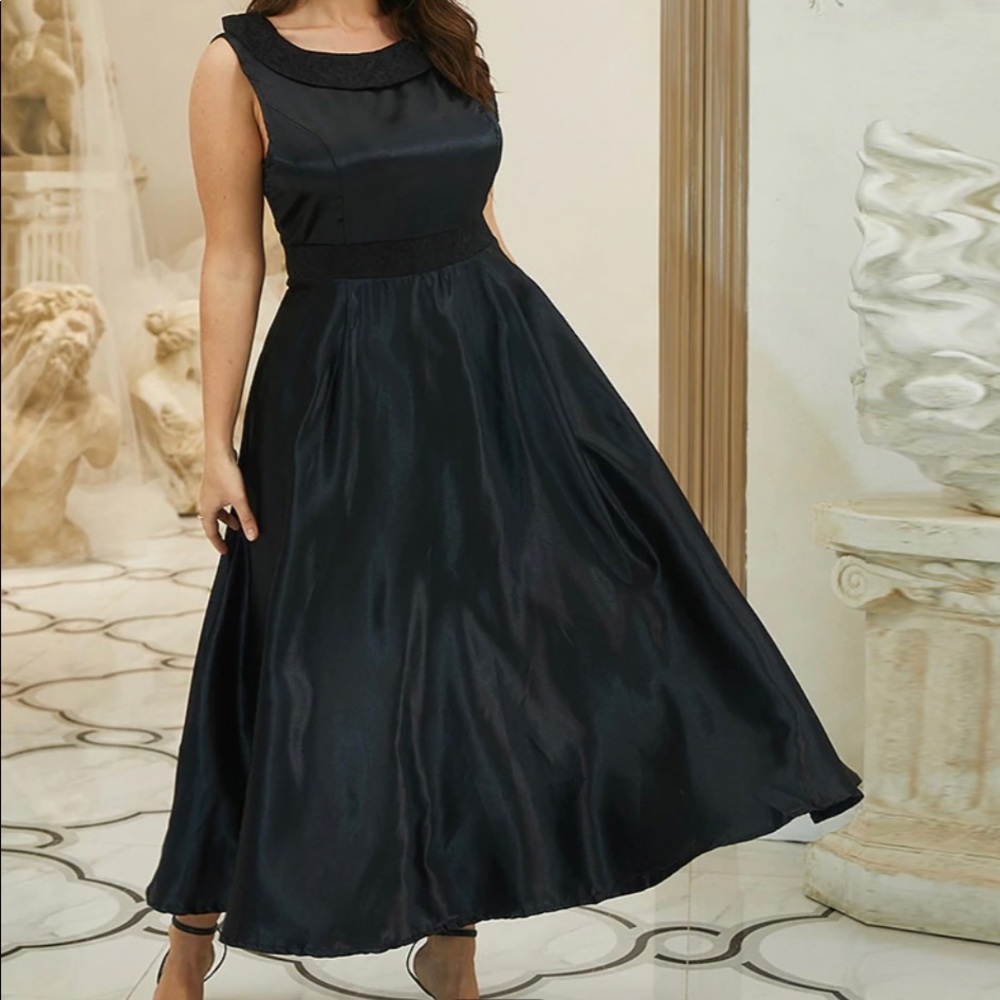 BloomChic Solid Color Sleeveless Flare Hem Dress